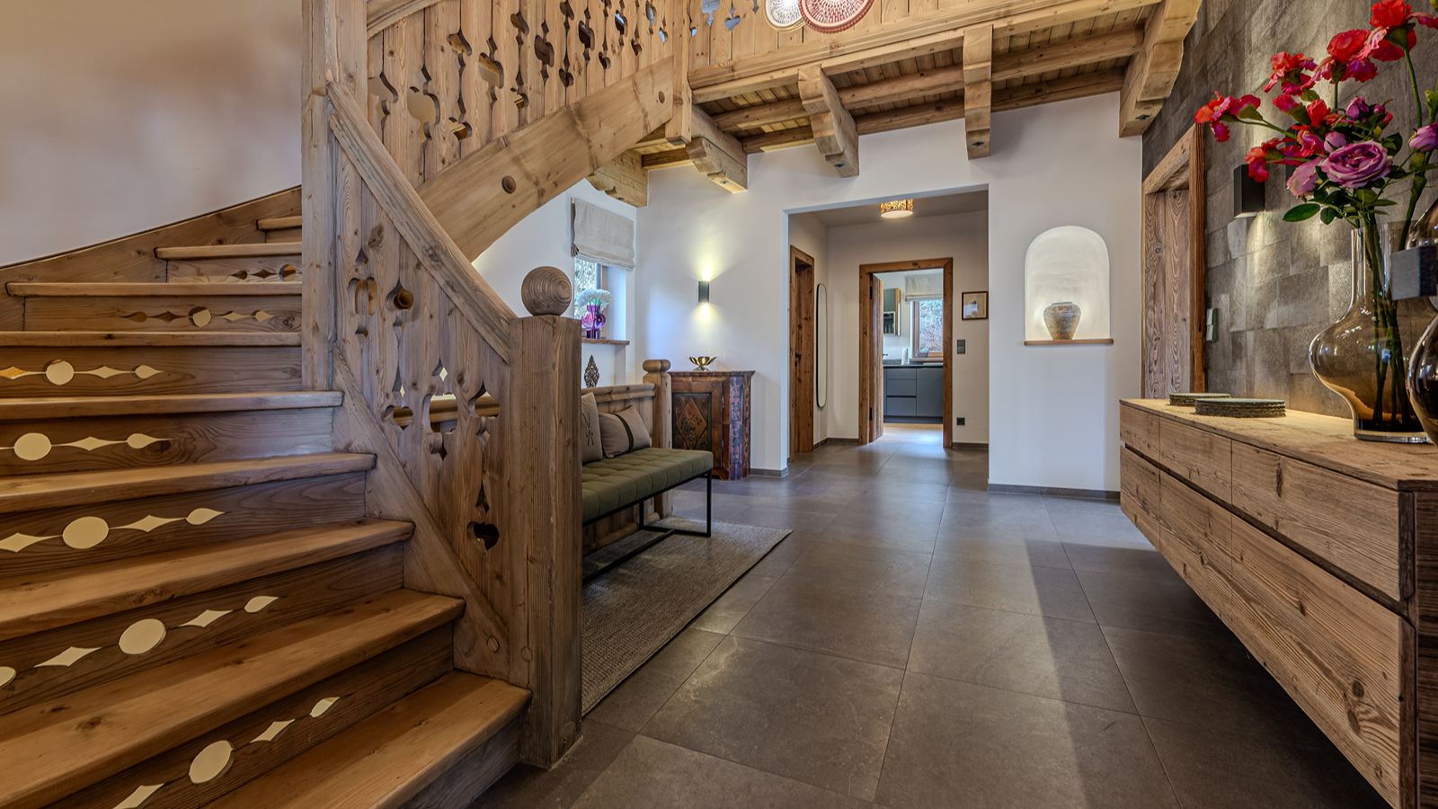 Luxury-Ski-Chalet-Kitzbuhel-Chalet-Aschbach-Oxford-ski-Company -Enterance.jpg