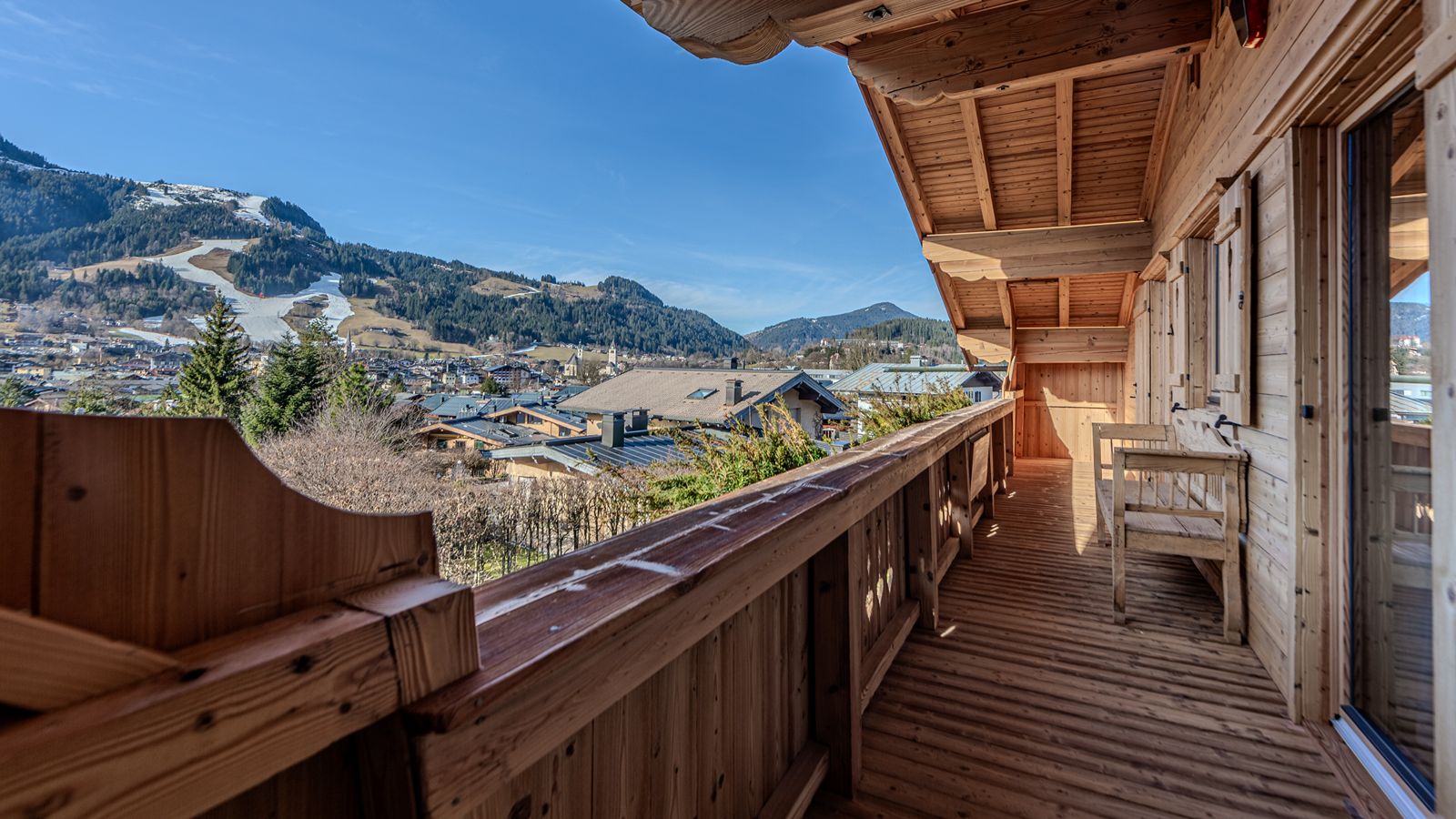 Luxury-Ski-Chalet-Kitzbuhel-Chalet-Aschbach-Oxford-ski-Company-Balcony.jpg