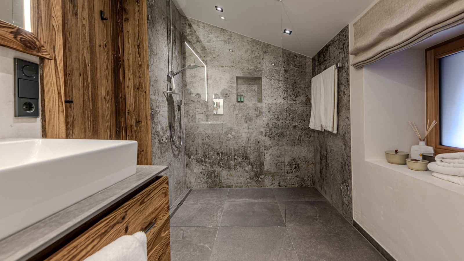 Luxury-Ski-Chalet-Kitzbuhel-Chalet-Aschbach-Oxford-ski-Company-Bathroom (4).jpg