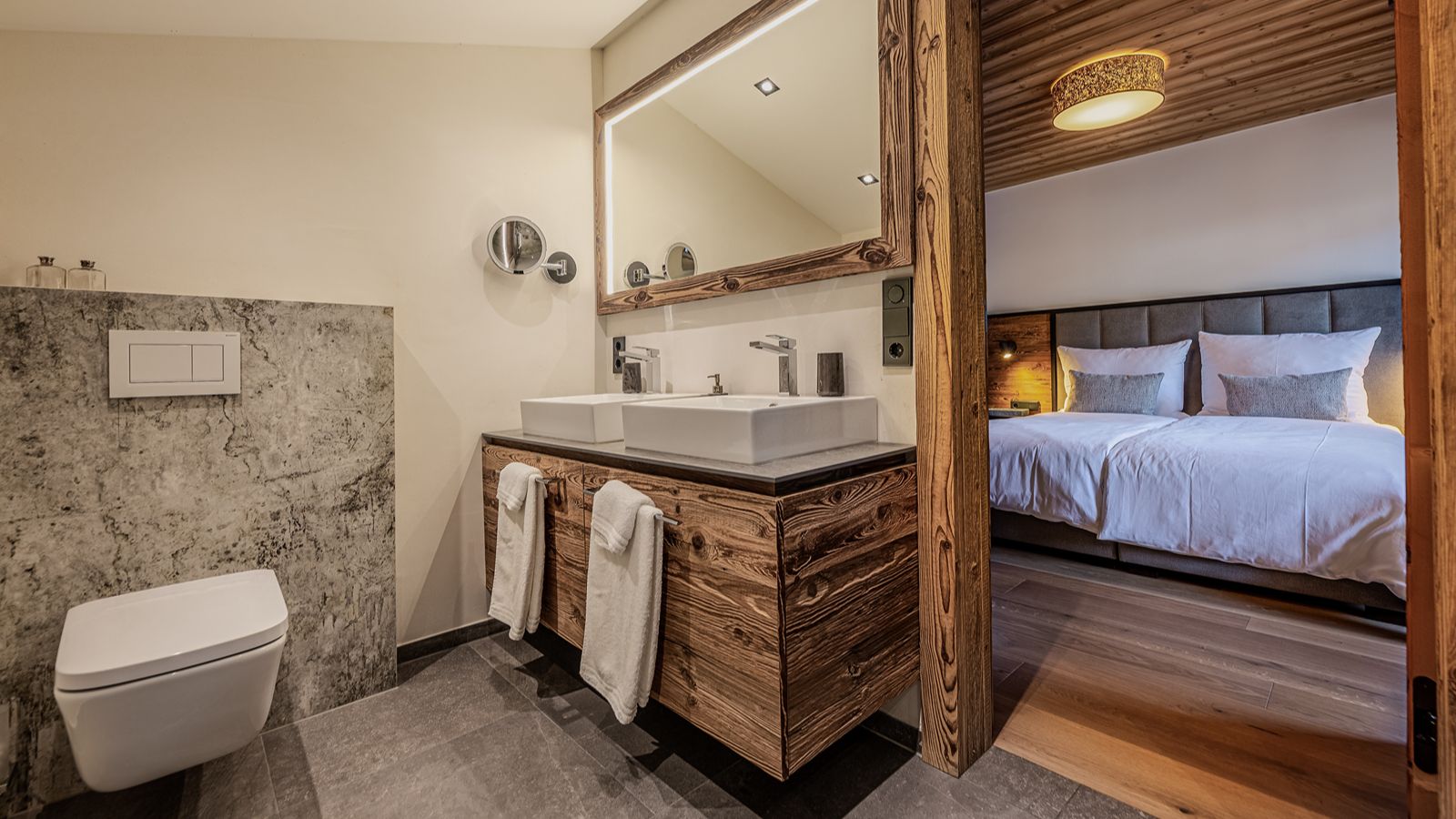 Luxury-Ski-Chalet-Kitzbuhel-Chalet-Aschbach-Oxford-ski-Company-Bedroom (3).jpg