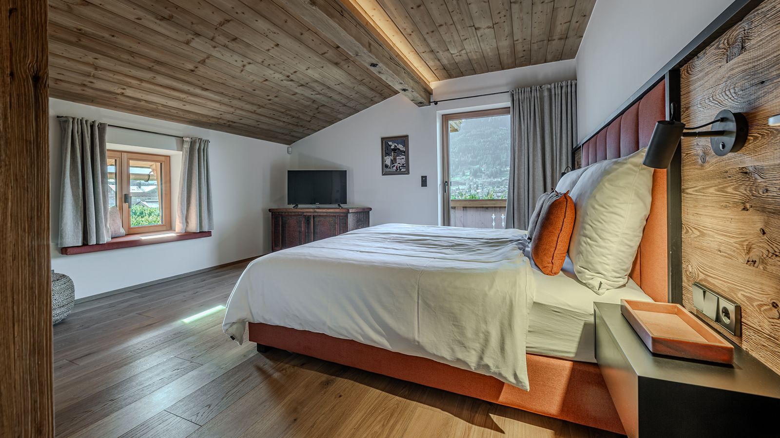 Luxury-Ski-Chalet-Kitzbuhel-Chalet-Aschbach-Oxford-ski-Company-Bedroom (4).jpg
