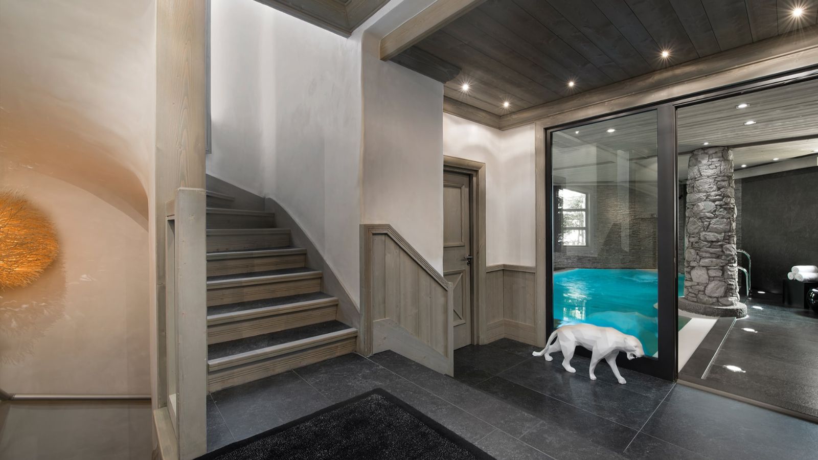 Luxury-Ski-Chalet -Val d′Isere-White Pearl - Oxford Ski Company-Enterance.jpg