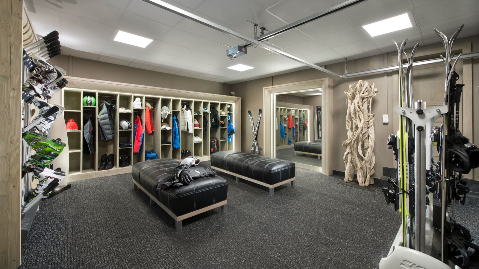 Luxury-Ski-Chalet -Val d′Isere-White Pearl - Oxford Ski Company-Skiroom.jpg