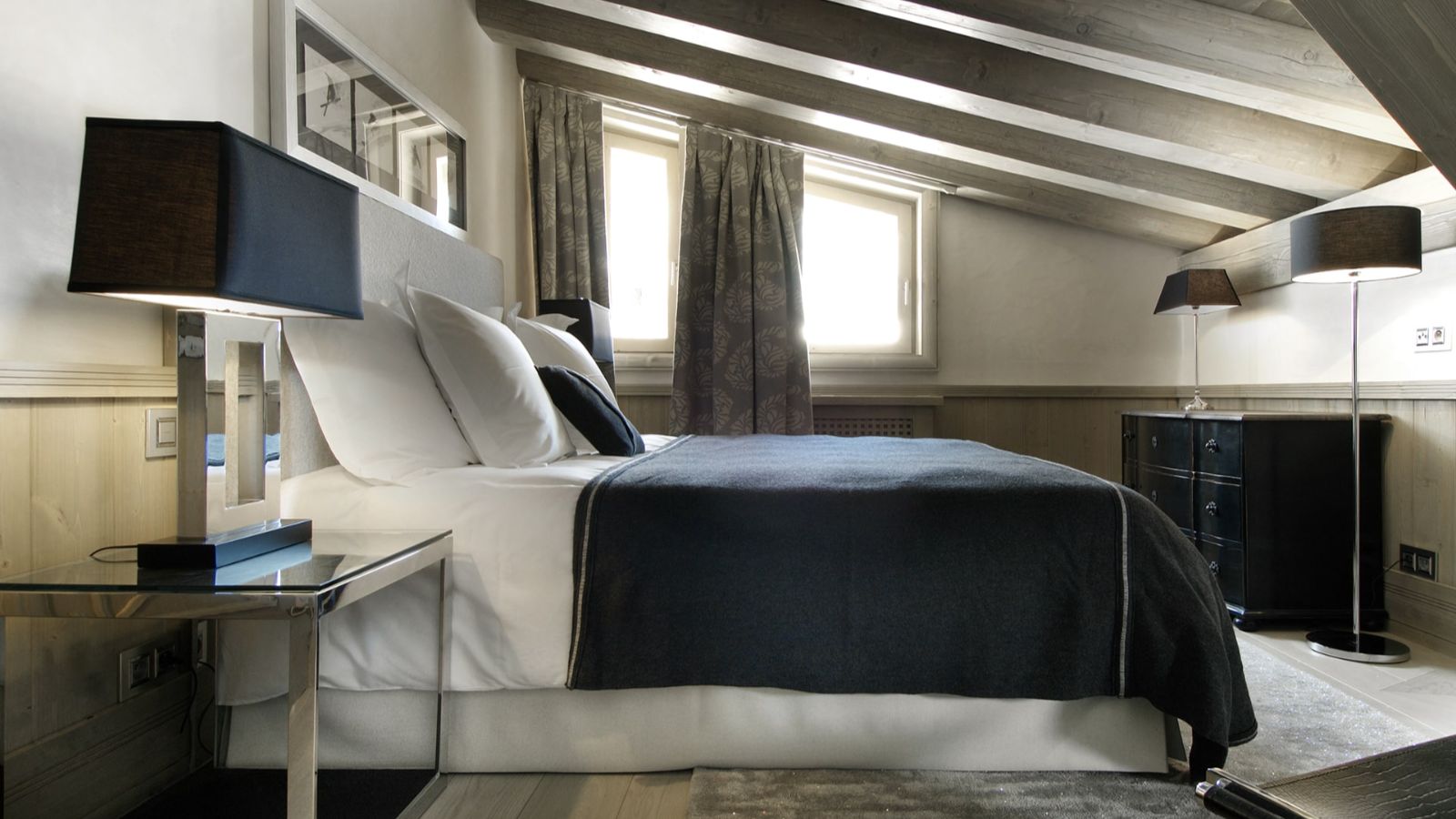 Luxury-Ski-Chalet -Val d′Isere-Black Pearl - Oxford Ski Company- Bedroom.jpg