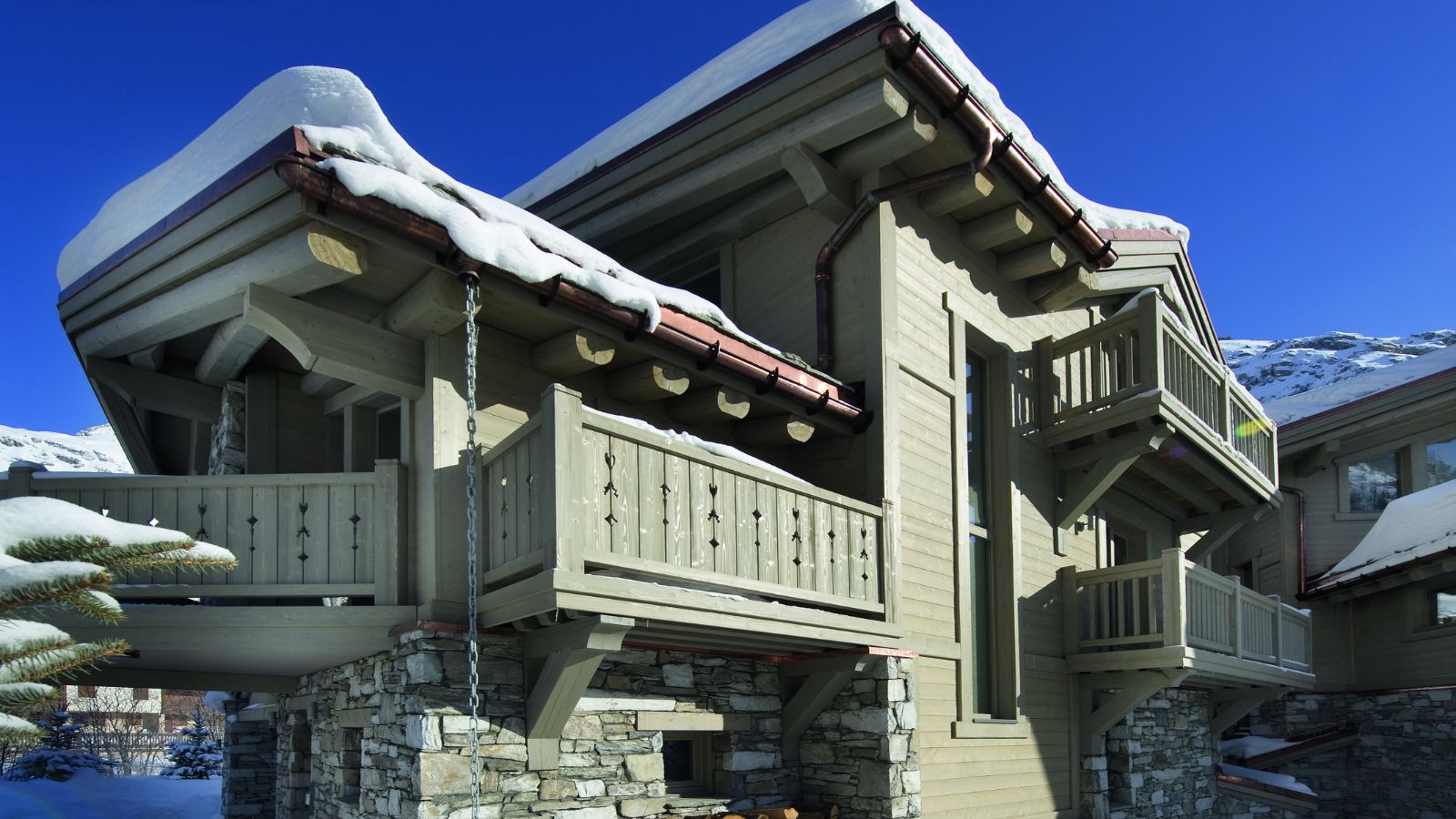 Luxury-Ski-Chalet -Val d′Isere-Black Pearl - Oxford Ski Company- Chalet (2).jpg