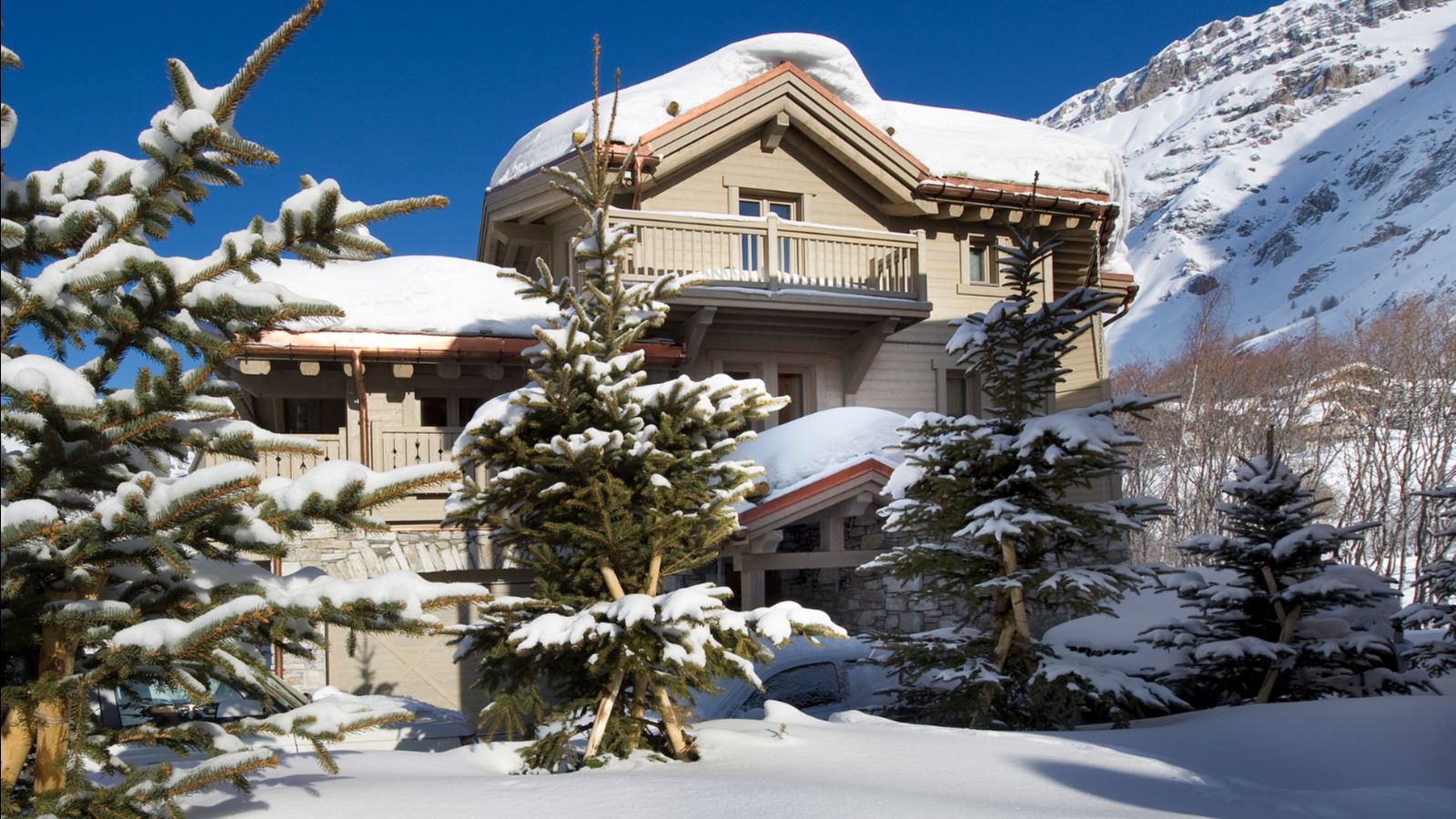 Luxury-Ski-Chalet -Val d′Isere-Black Pearl - Oxford Ski Company- Chalet.jpg