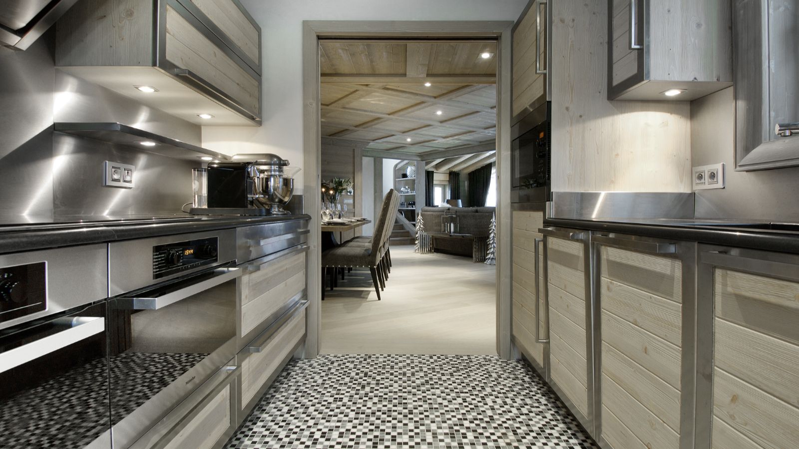 Luxury-Ski-Chalet -Val d′Isere-Black Pearl - Oxford Ski Company- Dining (2).jpg