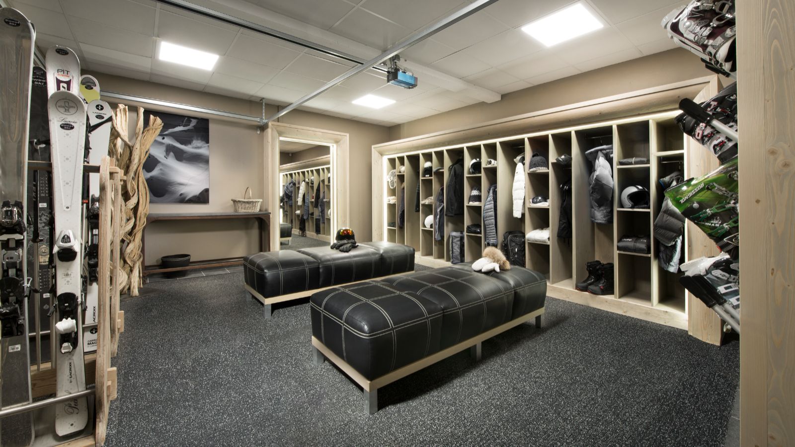 Luxury-Ski-Chalet -Val d′Isere-Black Pearl - Oxford Ski Company- Living room (13).jpg