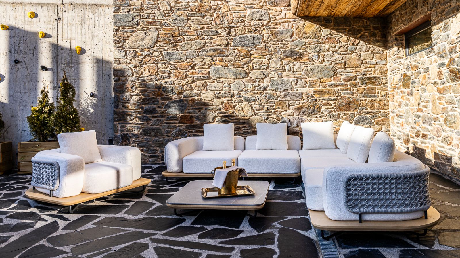 Luxury-Ski-Andorra-Xalet Valira-Oxford-Ski-Company-Outdoor seating (2).jpg