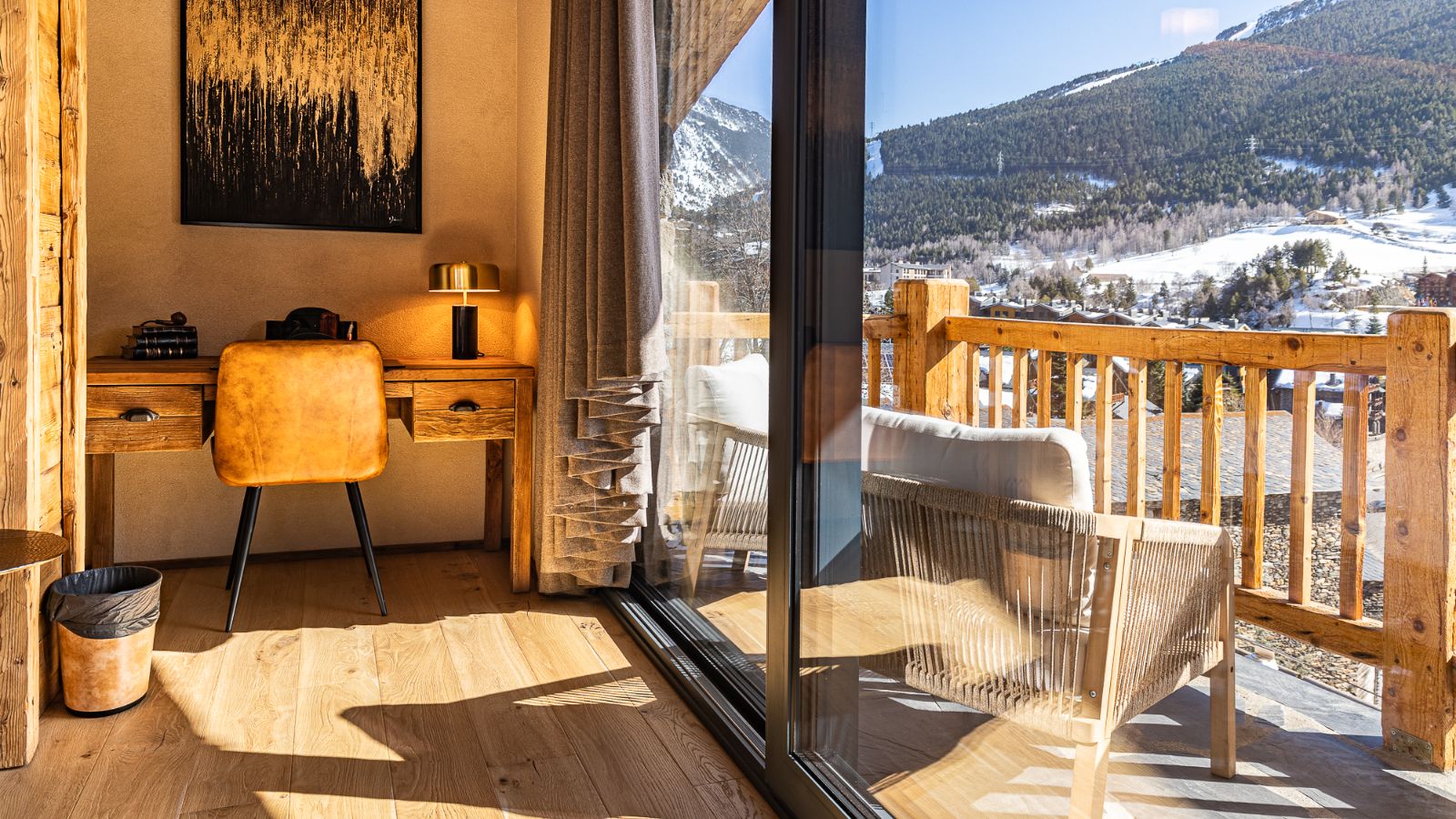 Luxury-Ski-Andorra-Xalet Valira-Oxford-Ski-Company- Bedroom (2).jpg