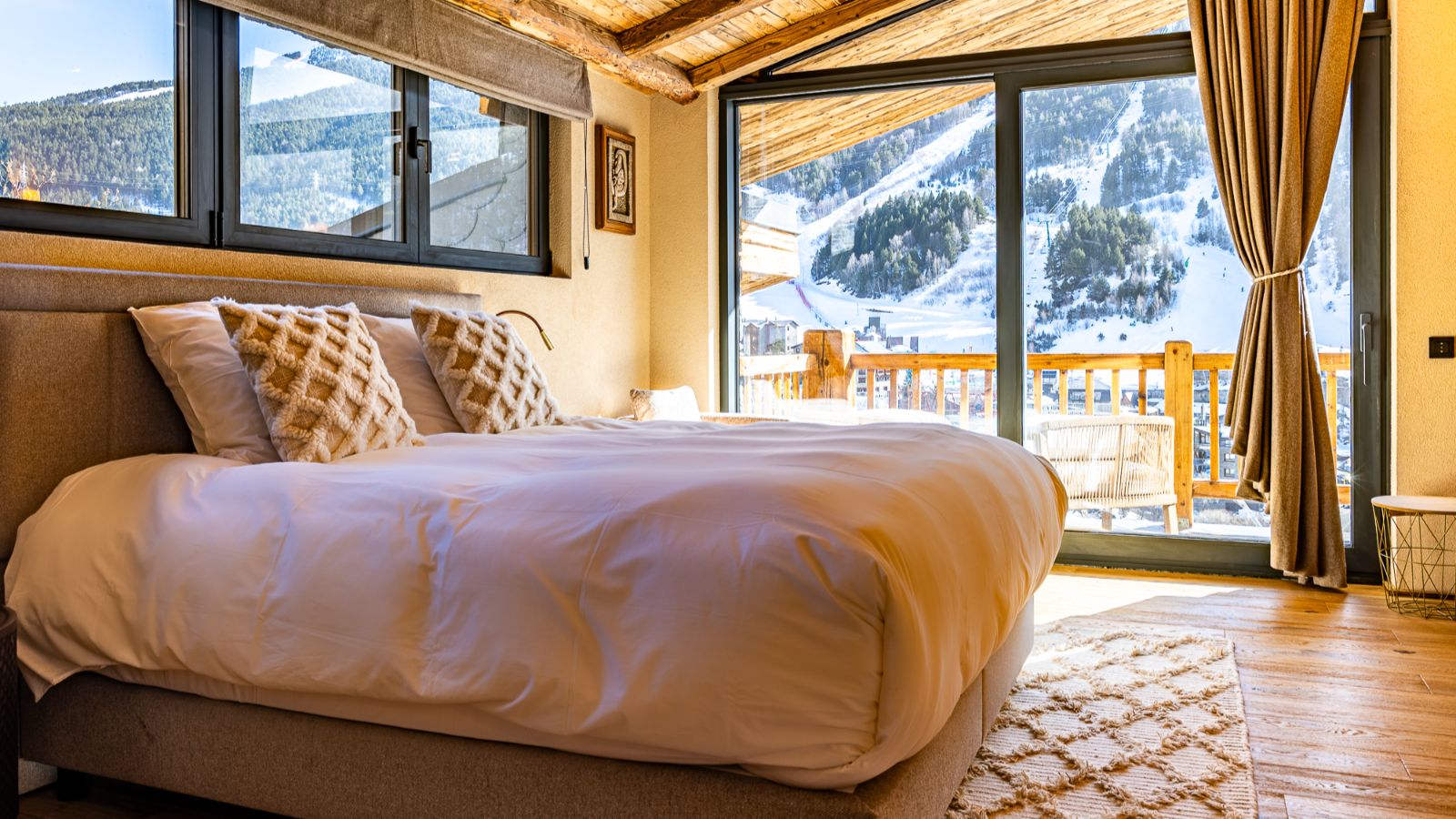 Luxury-Ski-Andorra-Xalet Valira-Oxford-Ski-Company- Bedroom (3).jpg