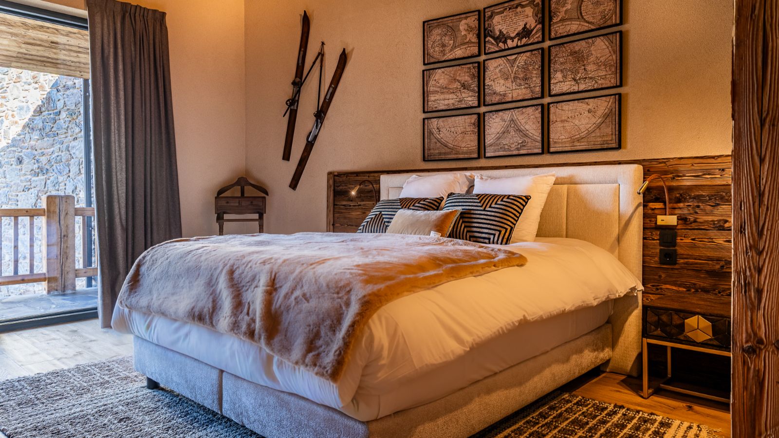 Luxury-Ski-Andorra-Xalet Valira-Oxford-Ski-Company- Bedroom (5).jpg