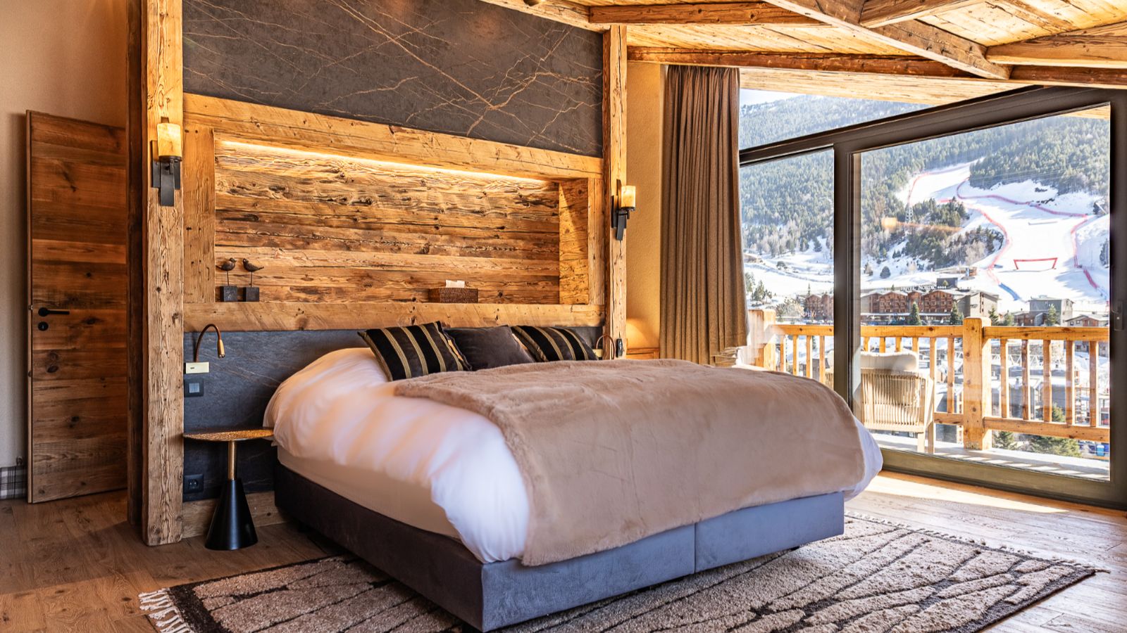 Luxury-Ski-Andorra-Xalet Valira-Oxford-Ski-Company- Bedroom.jpg