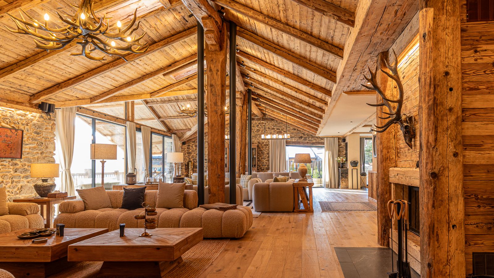 Luxury-Ski-Andorra-Xalet Valira-Oxford-Ski-Company- living area.jpg