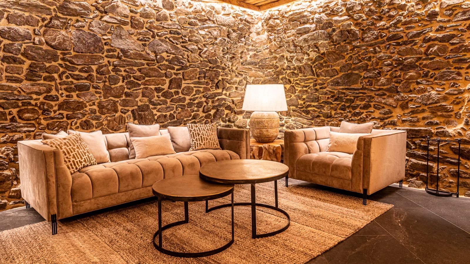Luxury-Ski-Andorra-Xalet Valira-Oxford-Ski-Company- Lounge.jpg