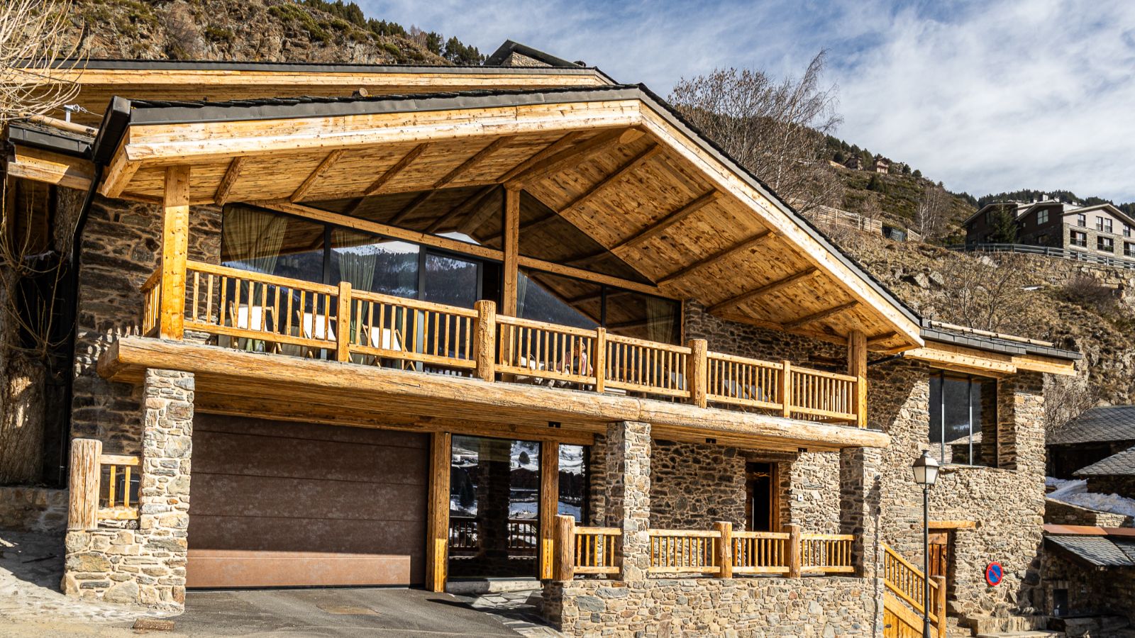 Luxury-Ski-Andorra-Xalet Valira-Oxford-Ski-Company- Outside Chalet  (2).jpg