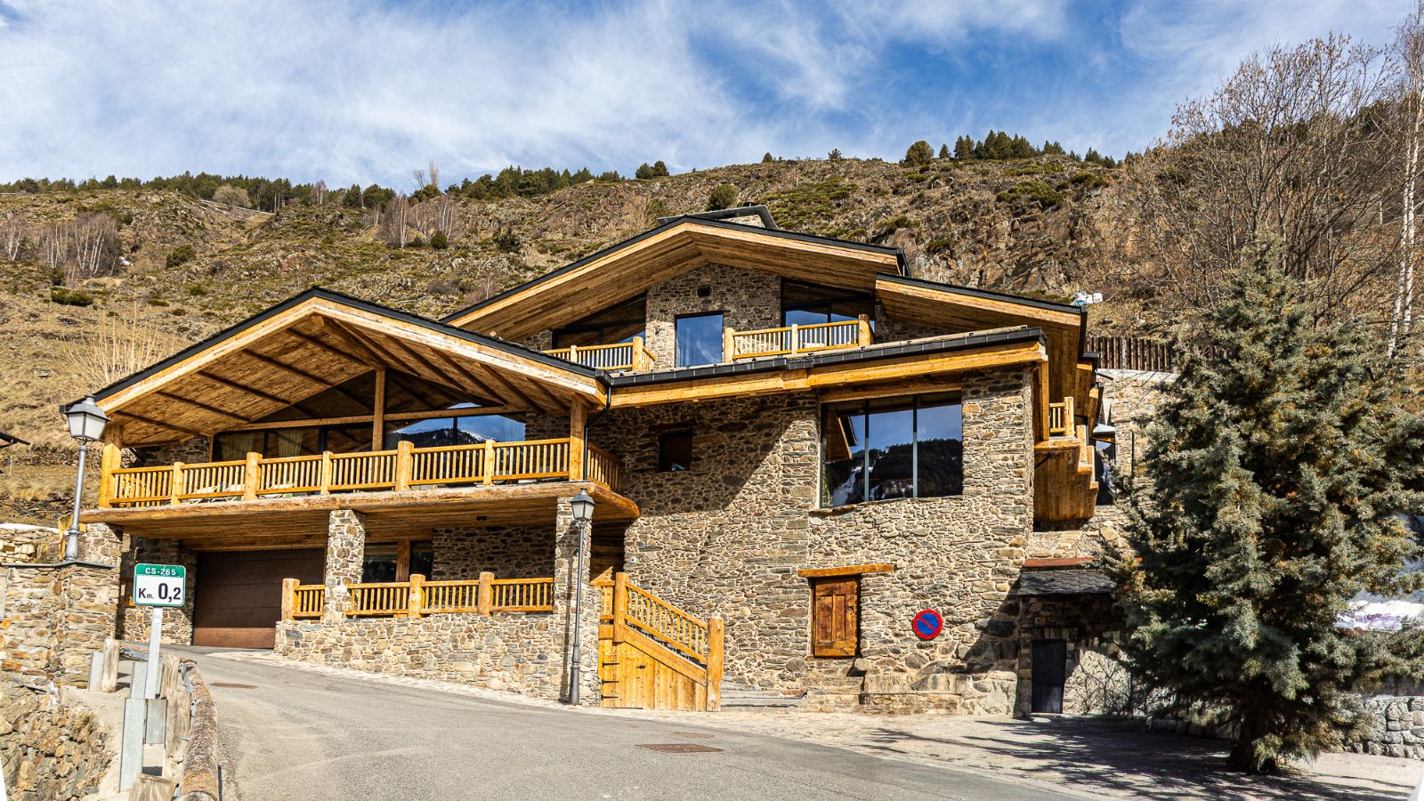 Luxury-Ski-Andorra-Xalet Valira-Oxford-Ski-Company- Outside Chalet.jpg