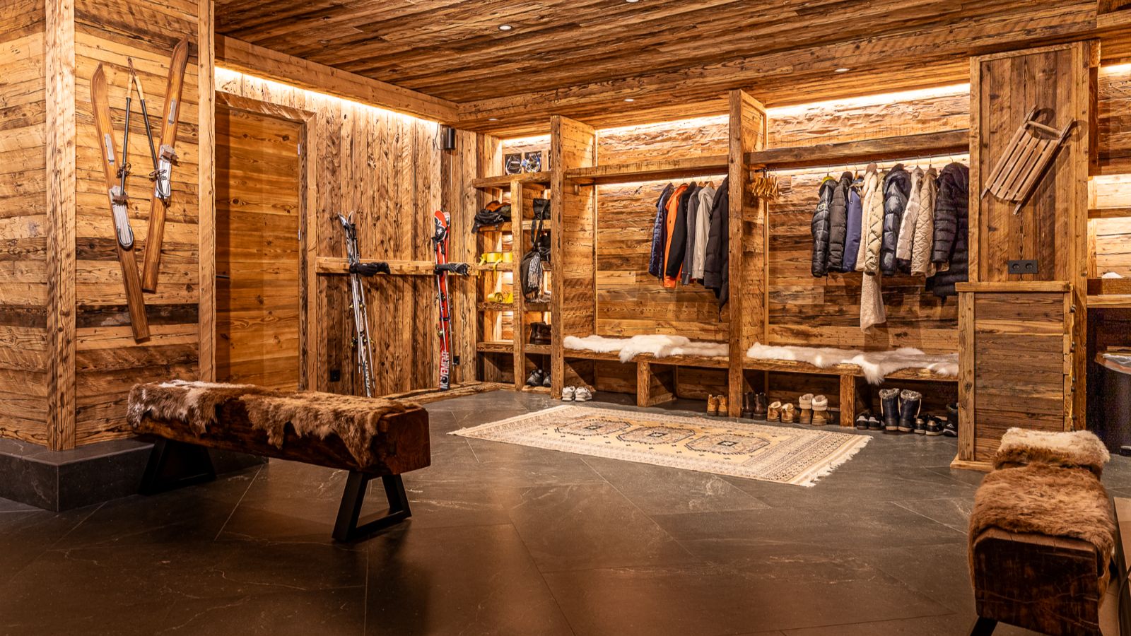 Luxury-Ski-Andorra-Xalet Valira-Oxford-Ski-Company- Ski room (2).jpg
