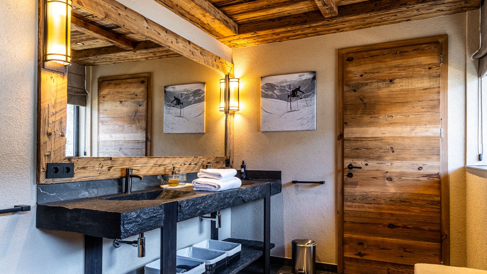 Luxury-Ski-Andorra-Xalet Valira-Oxford-Ski-Company-Bathroom.jpg
