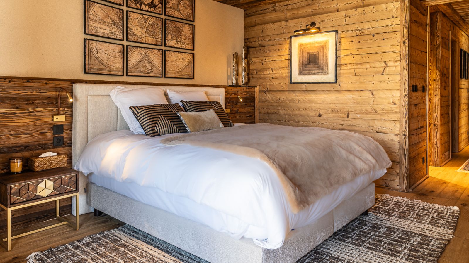 Luxury-Ski-Andorra-Xalet Valira-Oxford-Ski-Company-Bedroom (2).jpg