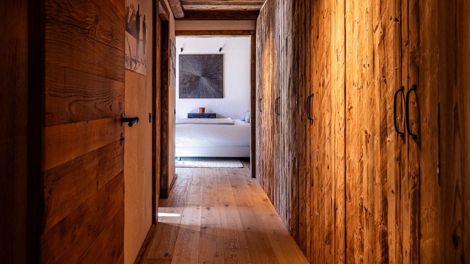 Luxury-Ski-Andorra-Xalet Valira-Oxford-Ski-Company-Hall.jpg