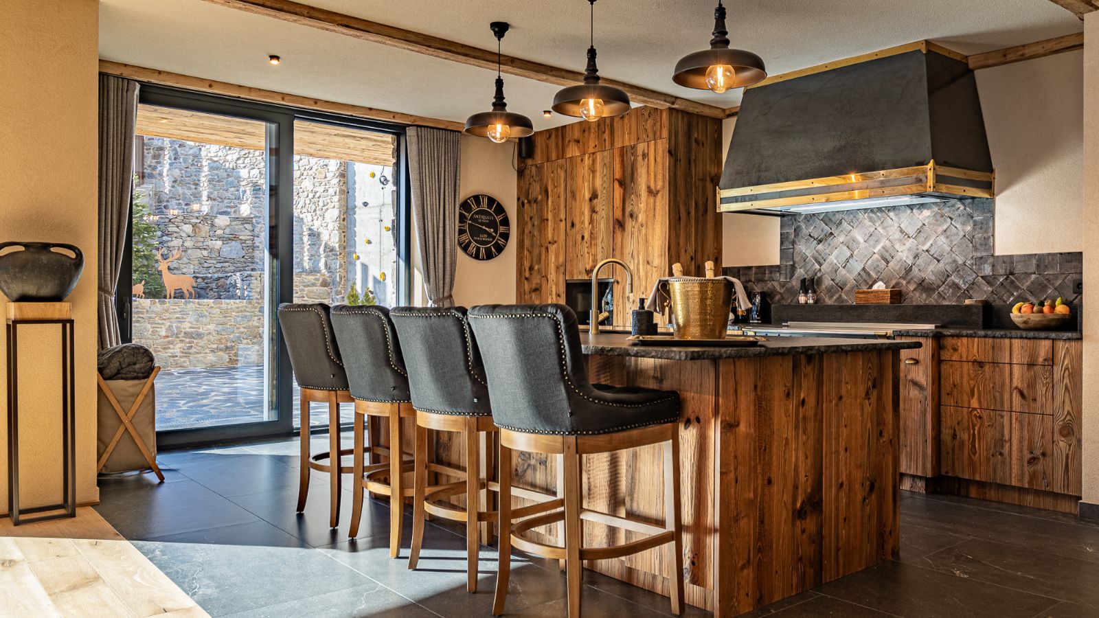 Luxury-Ski-Andorra-Xalet Valira-Oxford-Ski-Company-Kitchen.jpg