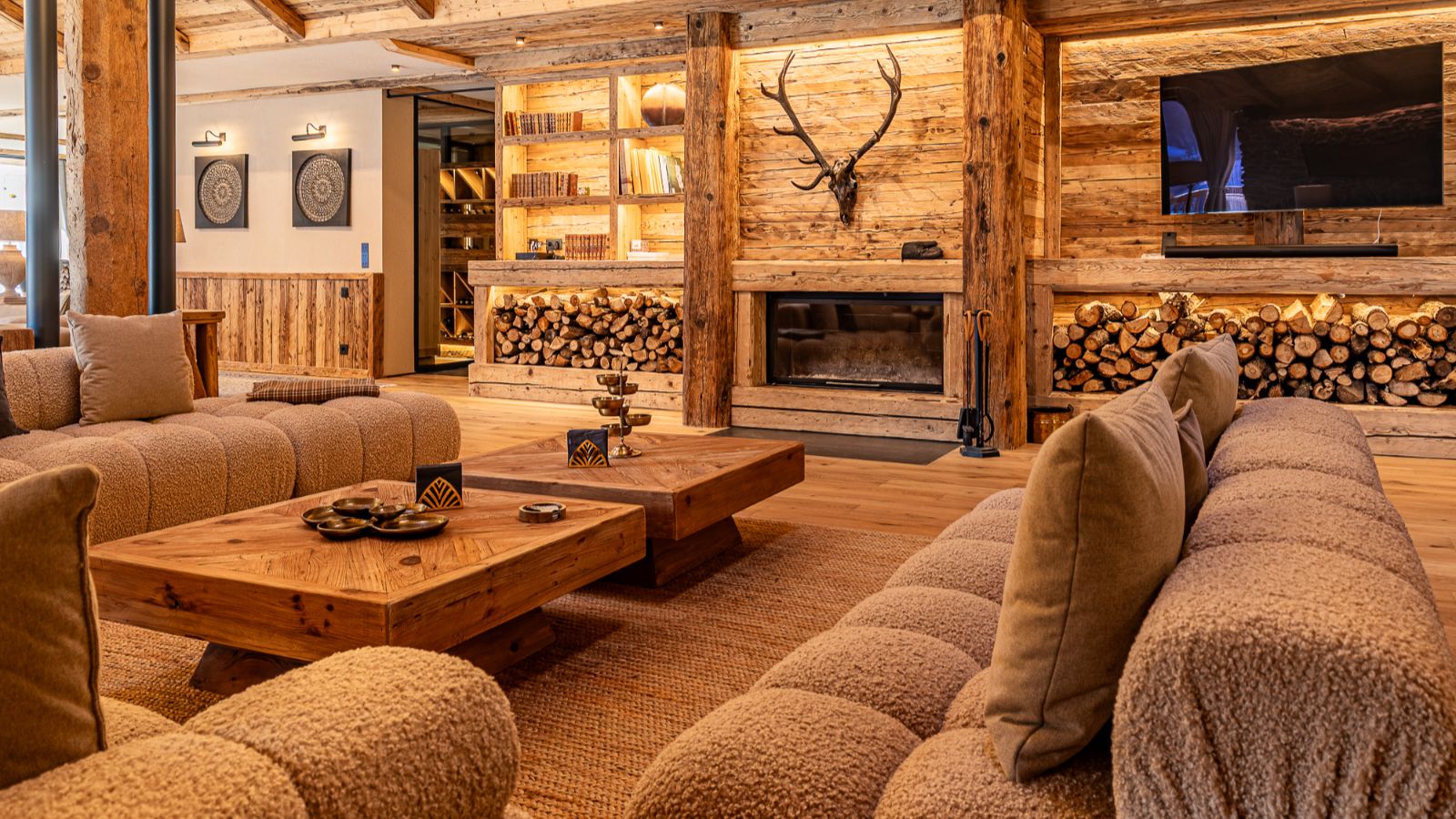 Luxury-Ski-Andorra-Xalet Valira-Oxford-Ski-Company-Lounge (3).jpg