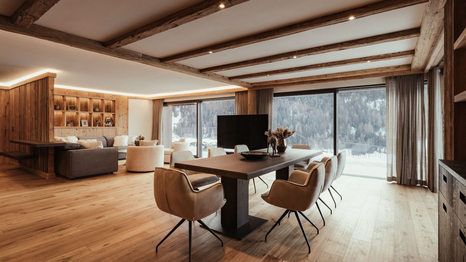 Luxury-Ski-ValGardena-Chalet P-Oxford Ski-breakfast room.jpeg