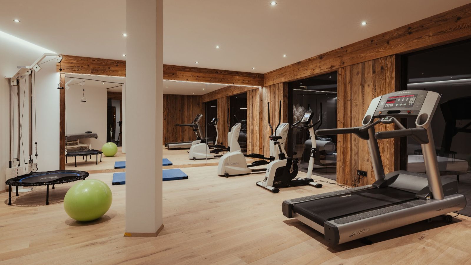 Luxury-Ski-ValGardena-Chalet P-Oxford Ski-fitness 1.jpeg