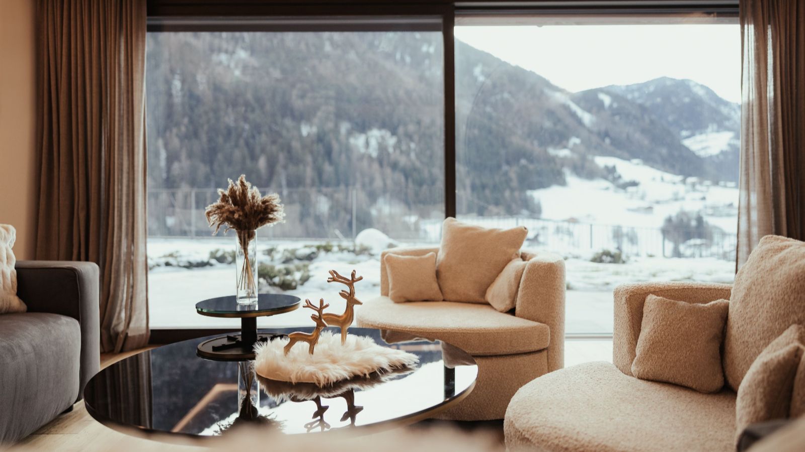 Luxury-Ski-ValGardena-Chalet P-Oxford Ski-living room 3.jpeg