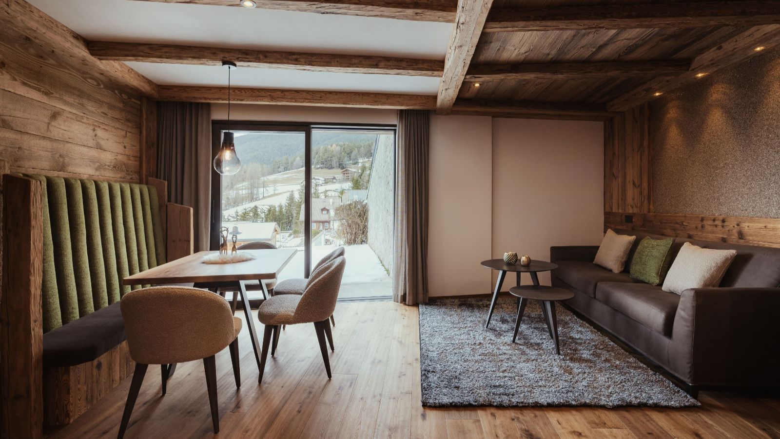 Luxury-Ski-ValGardena-Chalet P-Oxford Ski-sies living room 1.jpeg