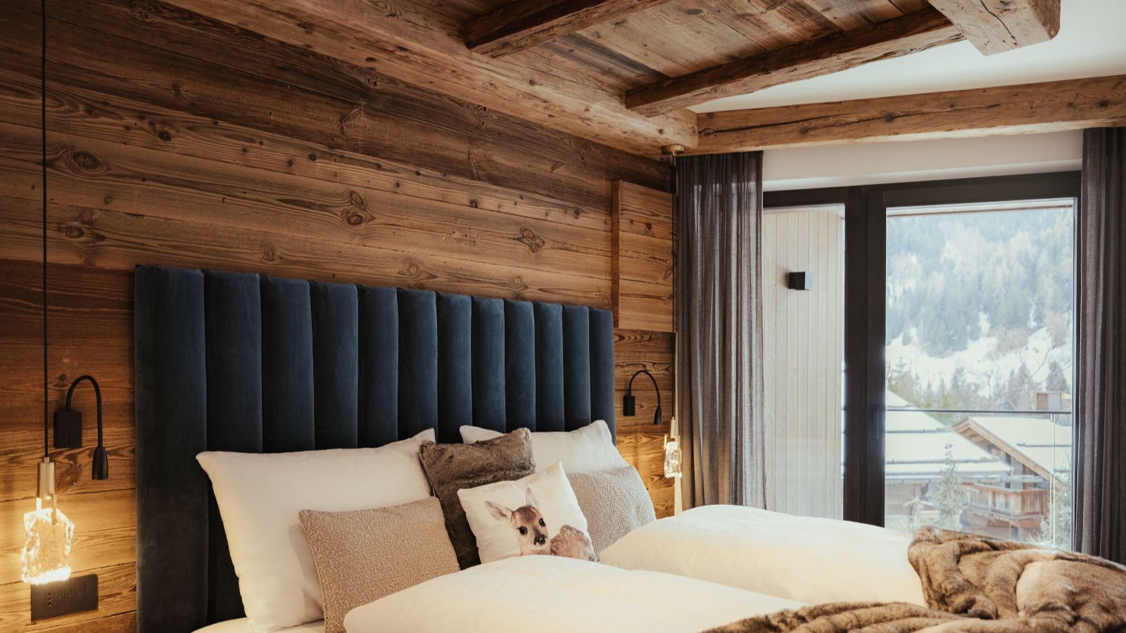 Luxury-Ski-ValGardena-Chalet P-Oxford Ski-un bed room 1.jpeg