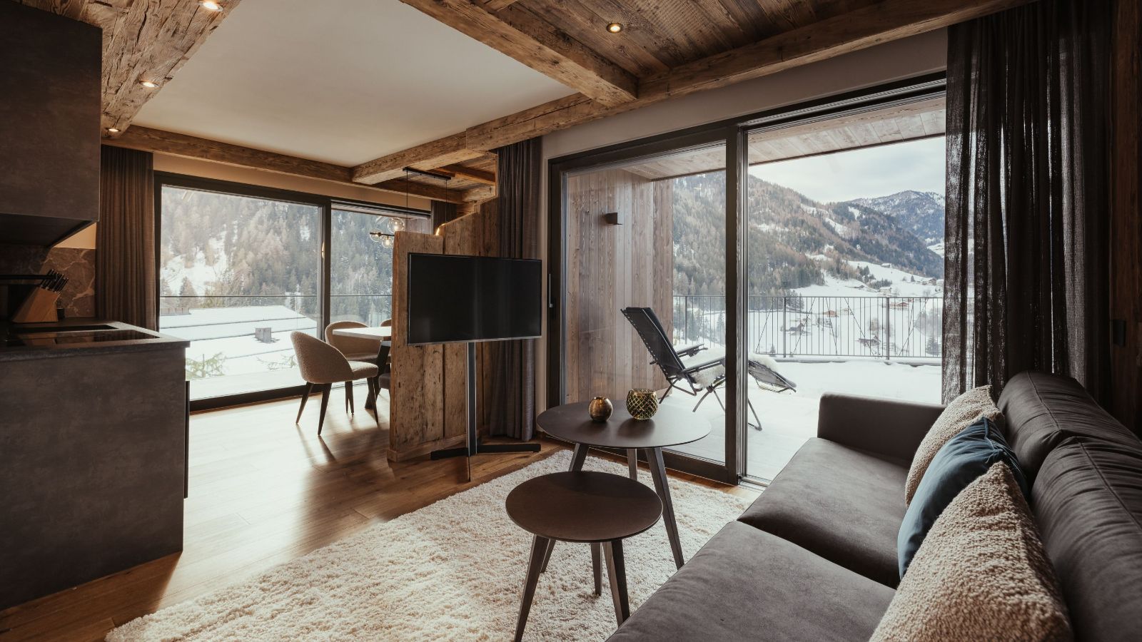 Luxury-Ski-ValGardena-Chalet P-Oxford Ski-un living room 1.jpeg