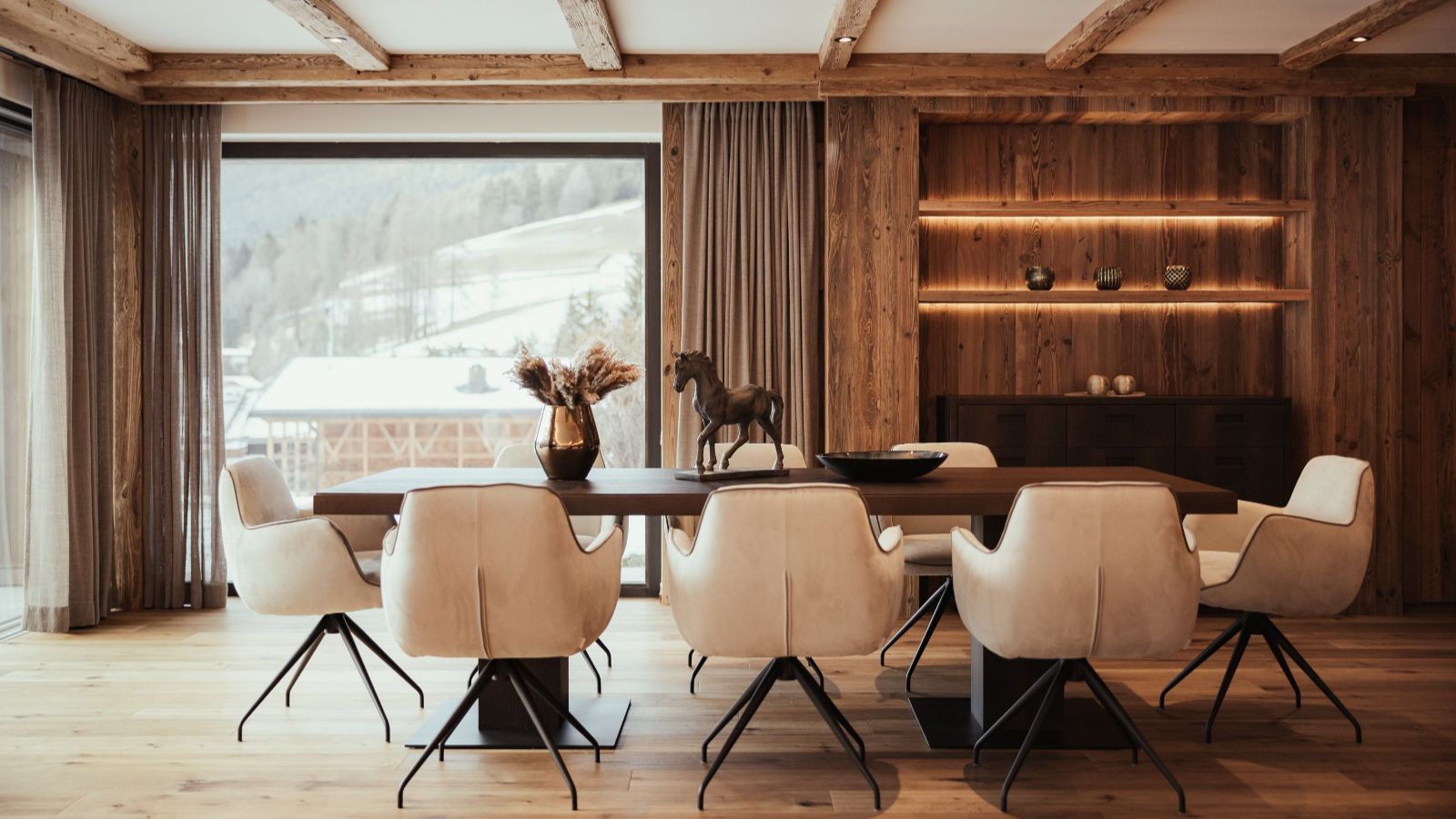Luxury-Ski-ValGardena-Chalet P-Oxford Skibrakfast room 2.jpeg