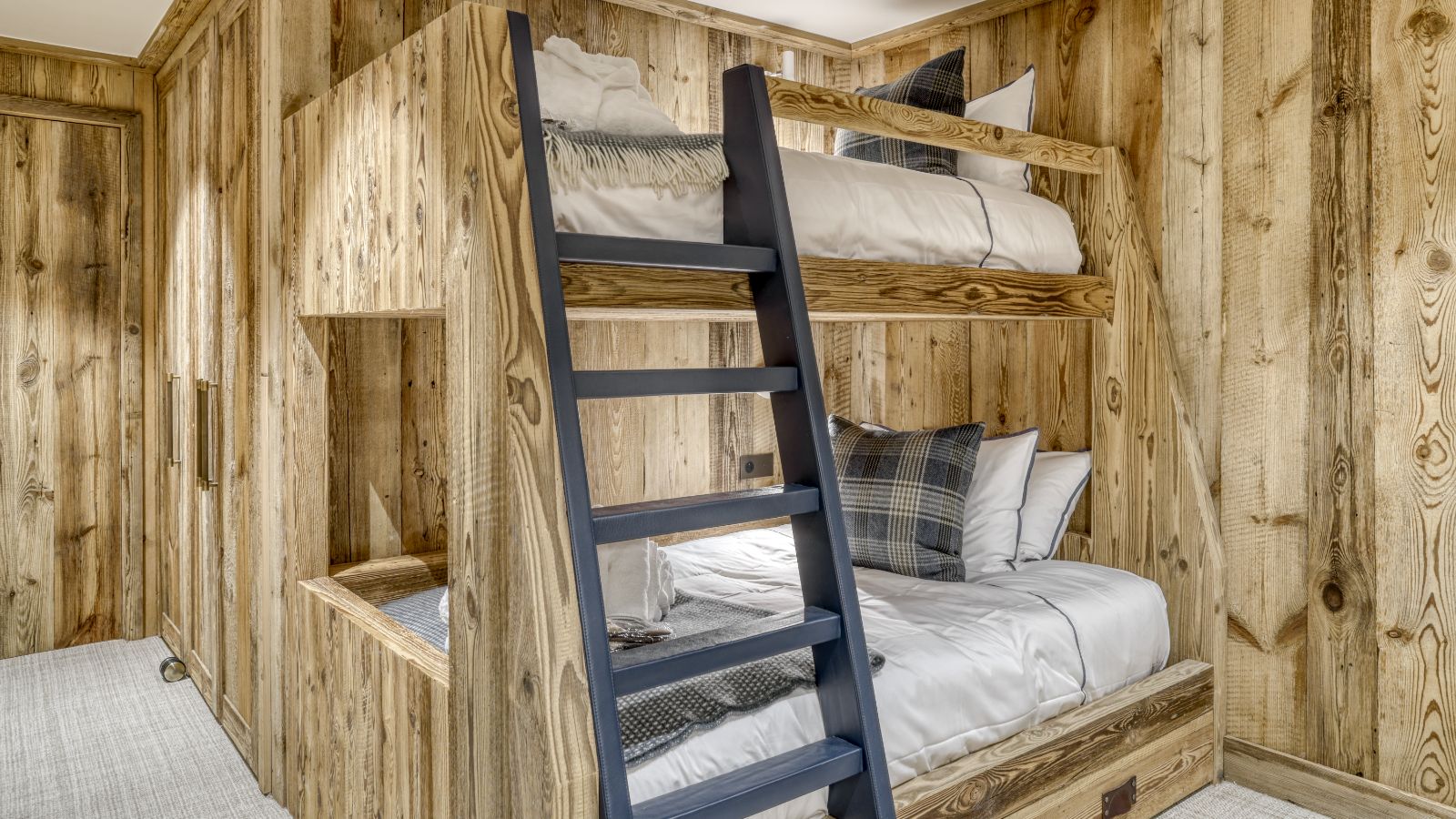 Luxury-Ski-Megève-Chalet Etoile du Nord-Oxford Ski Compnay-Bunkroom.jpg