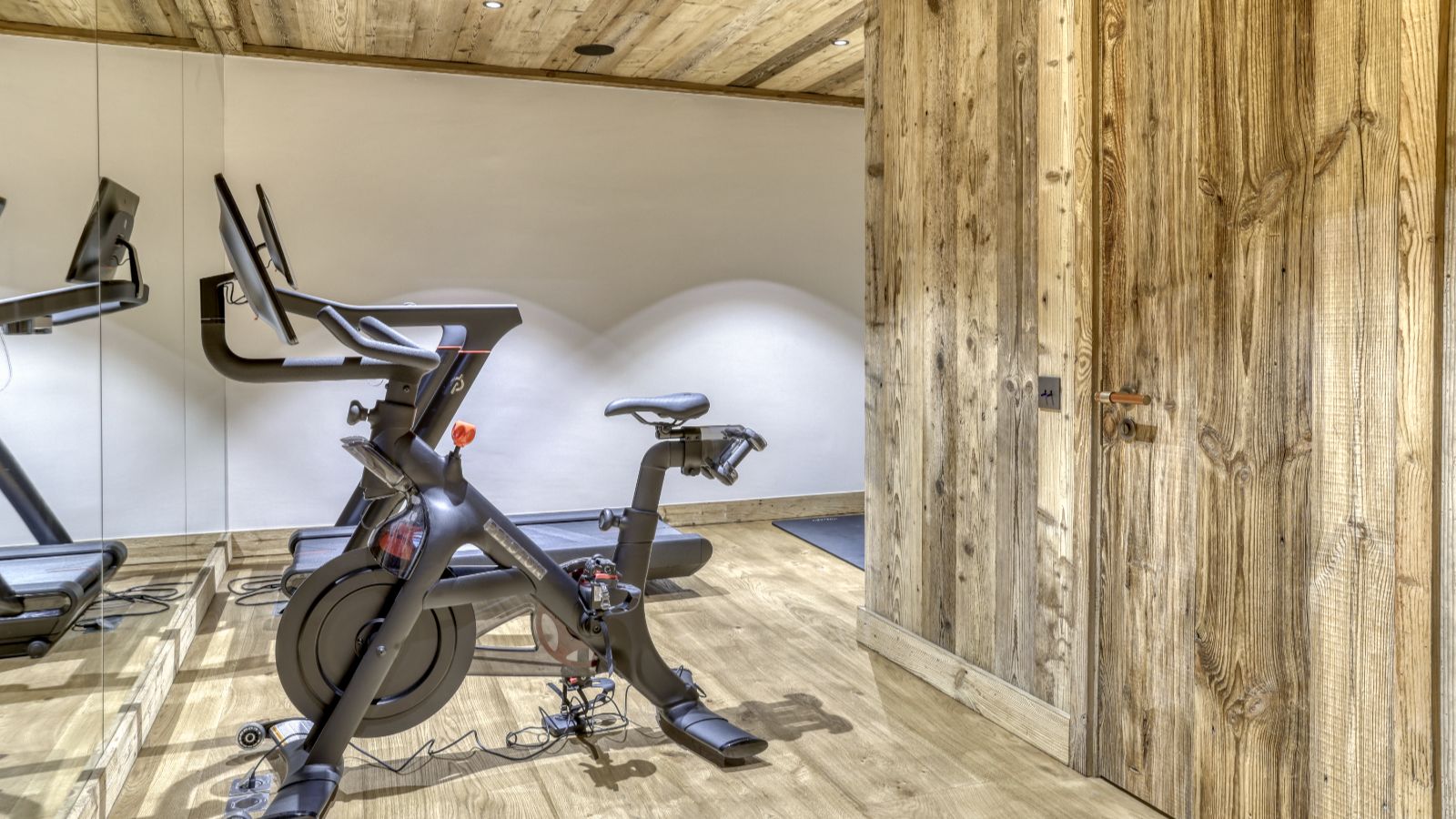 Luxury-Ski-Megève-Chalet Etoile du Nord-Oxford Ski Compnay-Gym.jpg