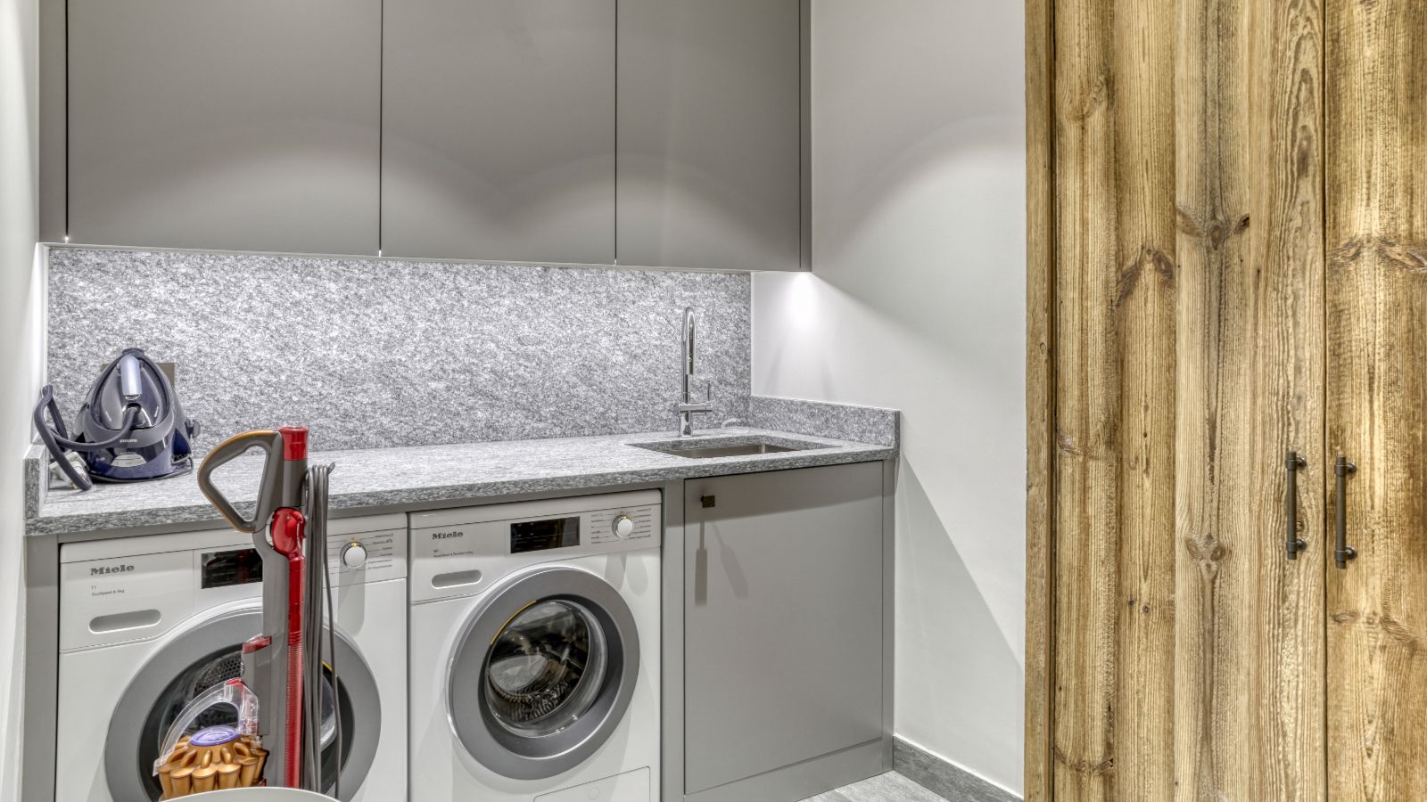 Luxury-Ski-Megève-Chalet Etoile du Nord-Oxford Ski Compnay-Laundry.jpg