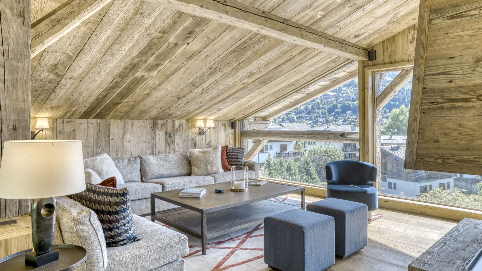 Luxury-Ski-Megève-Chalet Etoile du Nord-Oxford Ski Compnay-Lounge.jpg