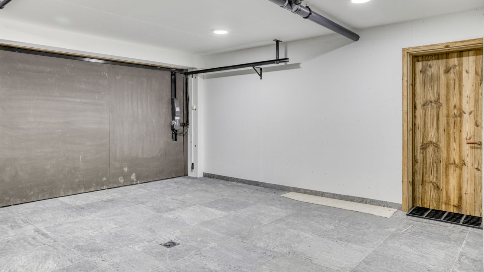 Luxury-Ski-Megève-Chalet Etoile du Nord-Oxford Ski Compnay-Parking.jpg