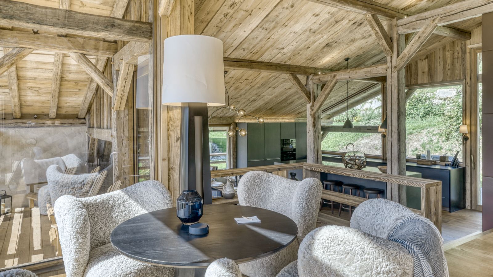 Luxury-Ski-Megève-Chalet Etoile du Nord-Oxford Ski Compnay-Seatingkitchen.jpg