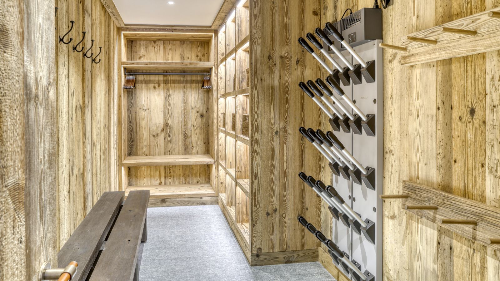 Luxury-Ski-Megève-Chalet Etoile du Nord-Oxford Ski Compnay-Ski room.jpg