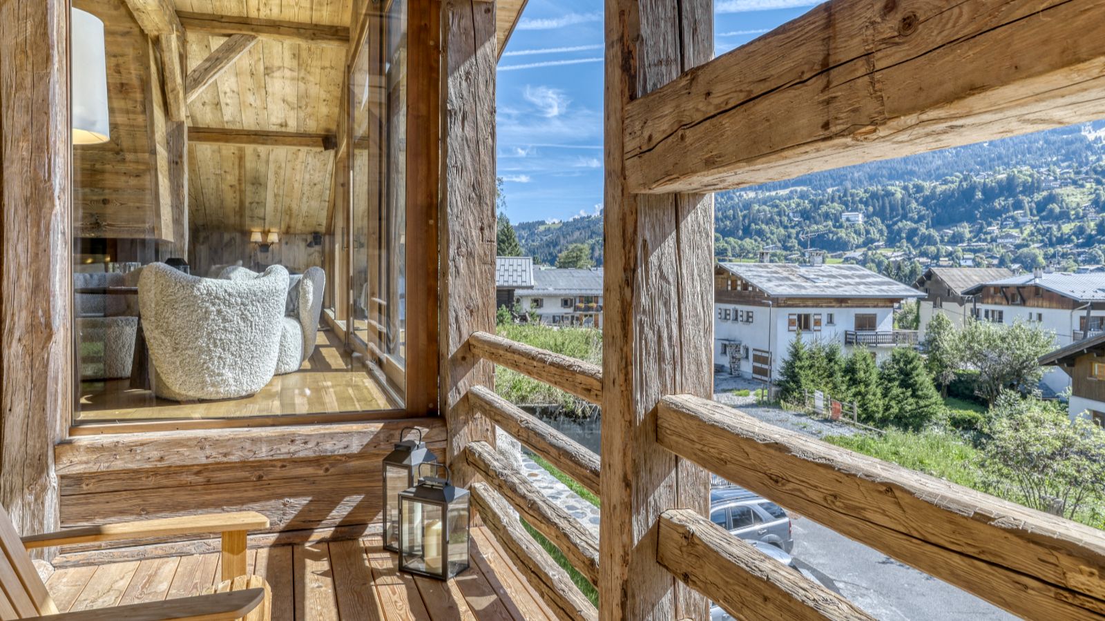 Luxury-Ski-Megève-Chalet Etoile du Nord-Oxford Ski Compnay- Balcony.jpg