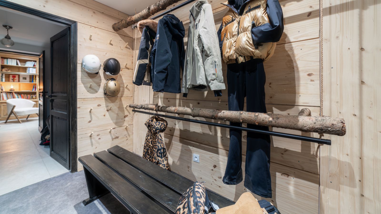 Luxury-Ski-Chalet-Chalet-du-Bois-Melay-LaPlagne-Oxford-Ski-Company-Skiroom (1).jpg