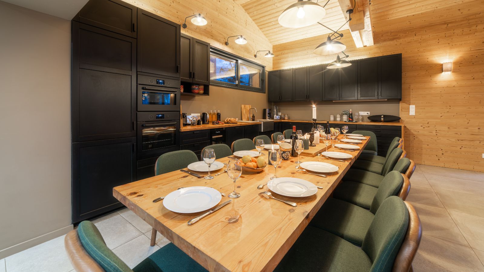 Luxury-Ski-Chalet-Chalet-du-Bois-Melay-LaPlagne-Oxford-Ski-Company-Dining (7).jpg