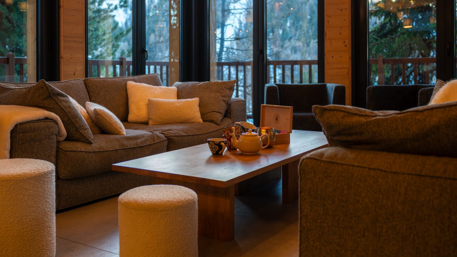 Luxury-Ski-Chalet-Chalet-du-Bois-Melay-LaPlagne-Oxford-Ski-Company-lounge.jpg