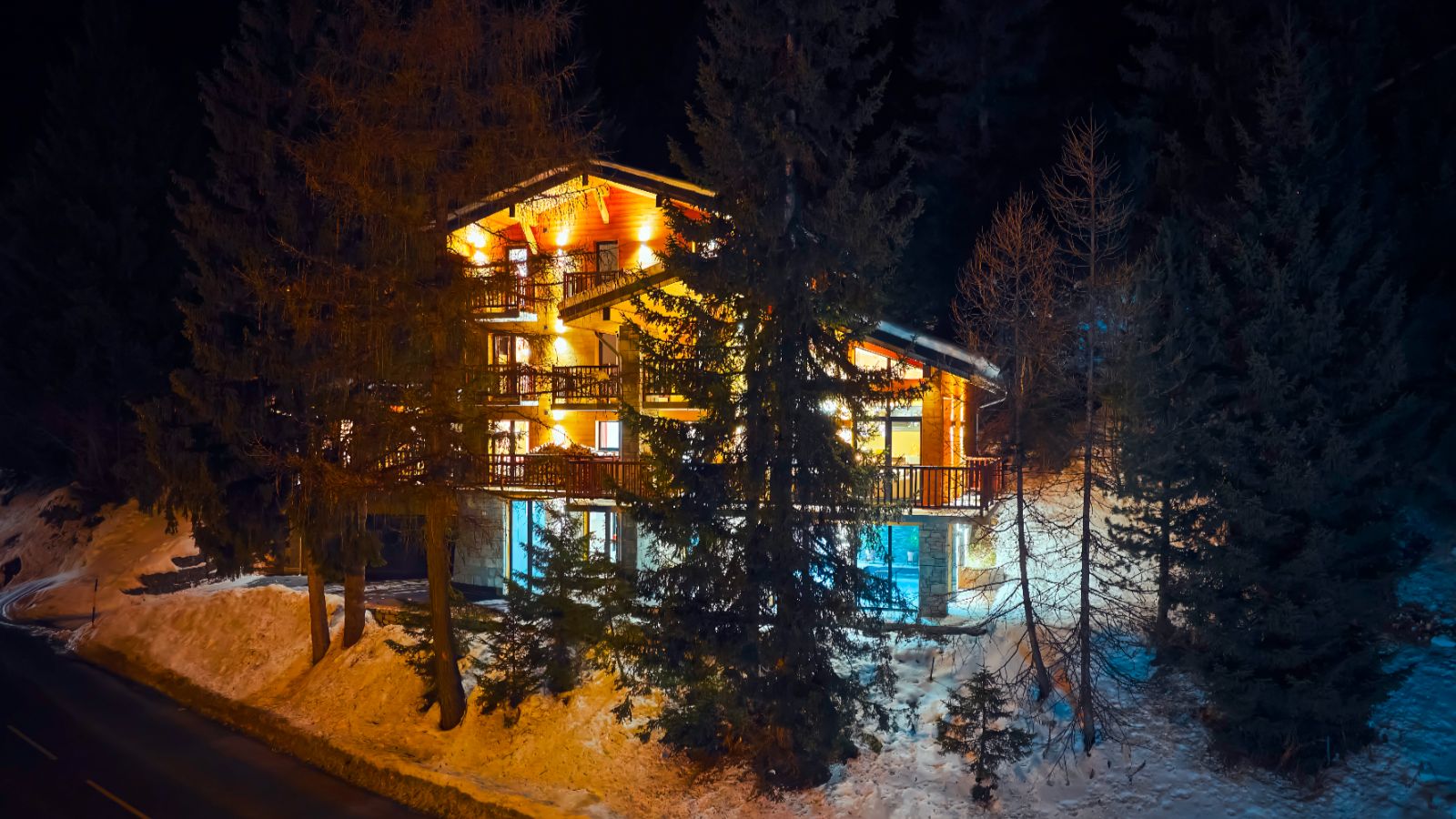 Luxury-Ski-Chalet-Chalet-du-Bois-Melay-LaPlagne-Oxford-Ski-Company-Outside  (2).jpg