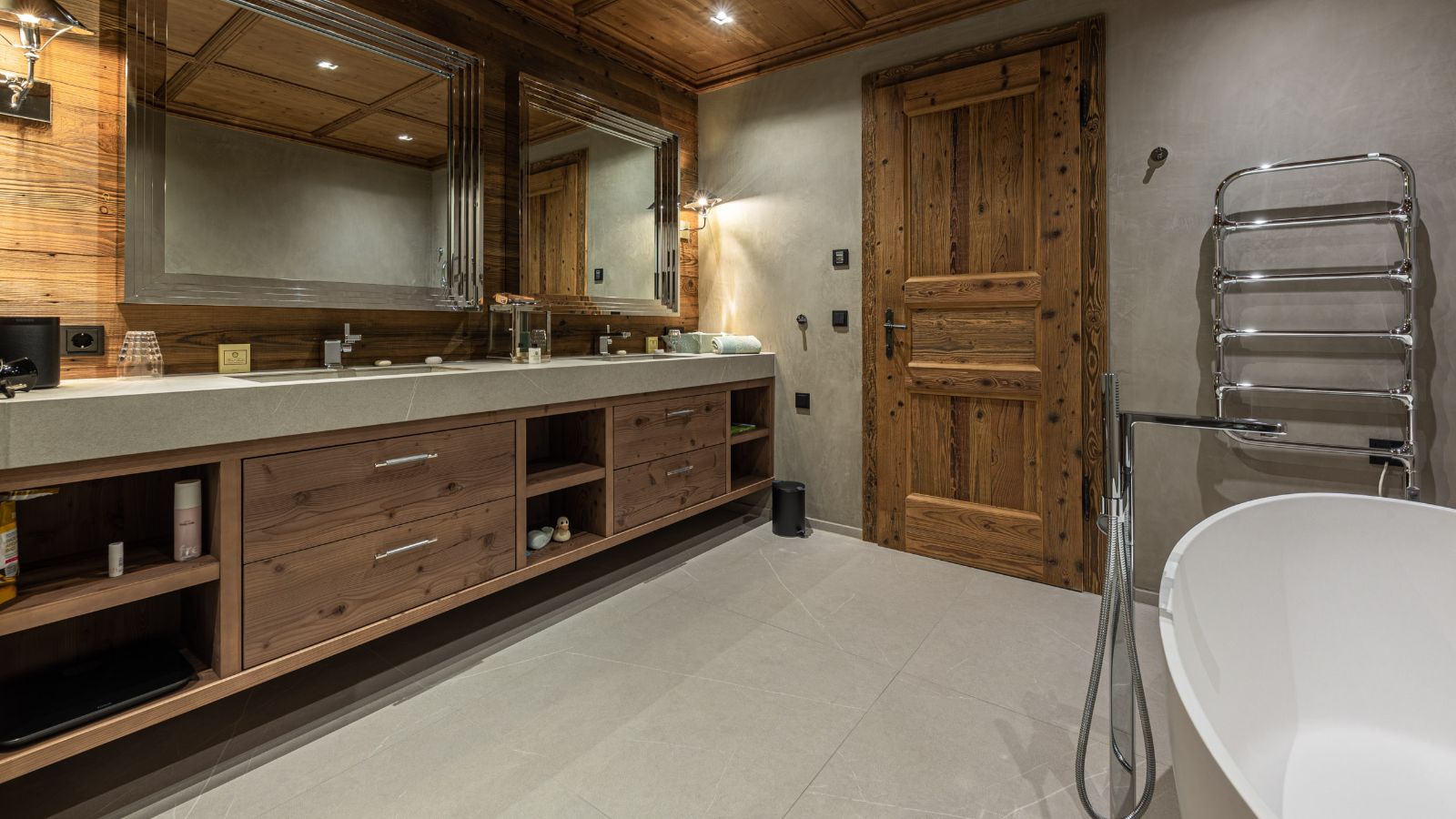 Luxury-Ski-Chalet-Kitzbuhel-Chalet-Schwarzsee-Oxford-Ski-Bathroom.jpg