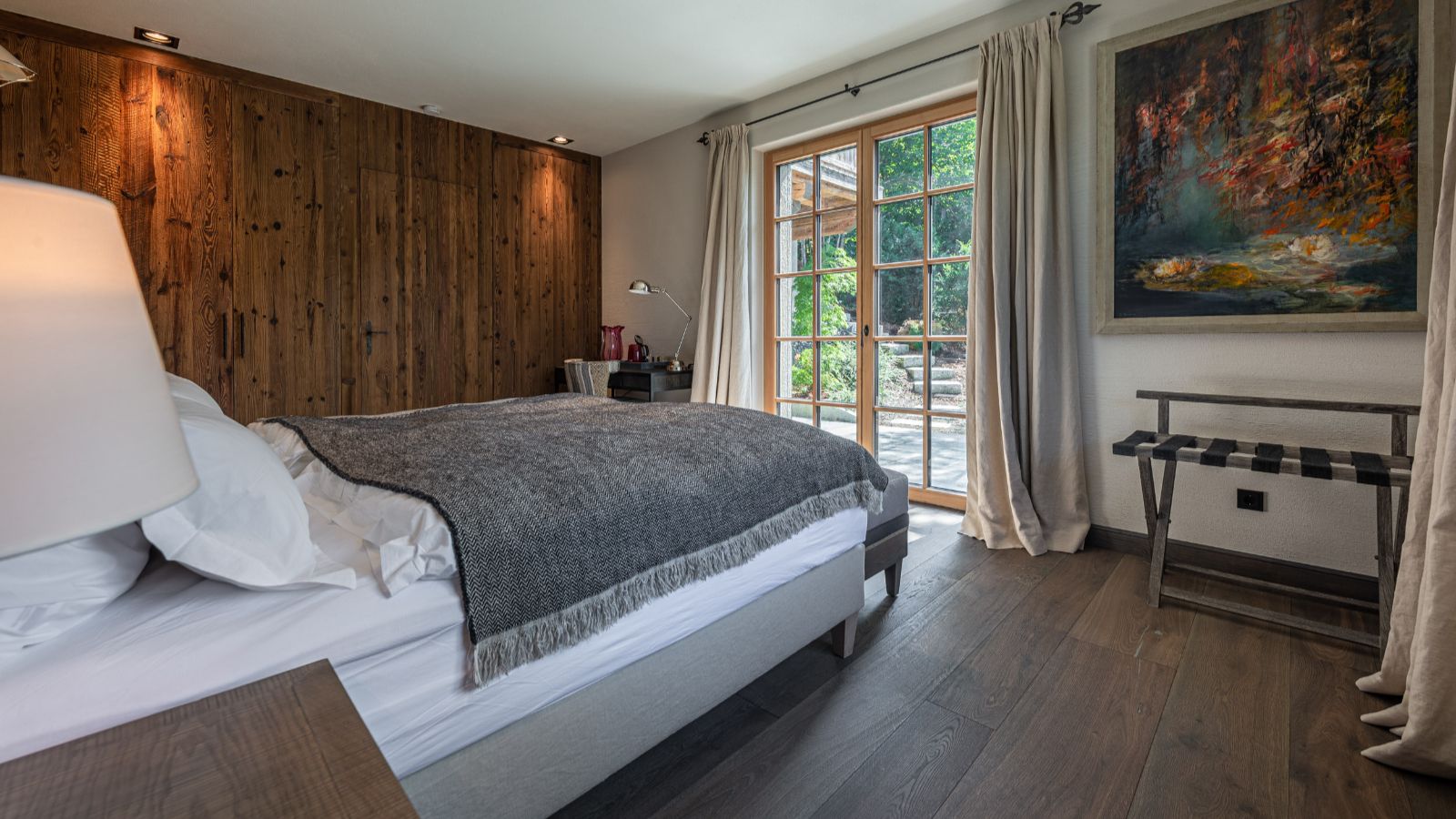 Luxury-Ski-Chalet-Kitzbuhel-Chalet-Schwarzsee-Oxford-Ski-Bedroom (9).jpg