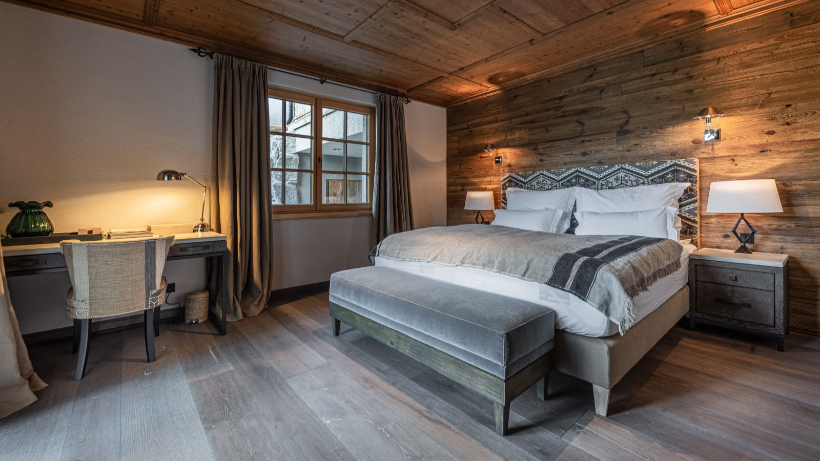 Luxury-Ski-Chalet-Kitzbuhel-Chalet-Schwarzsee-Oxford-Ski-Bedroom (11).jpg