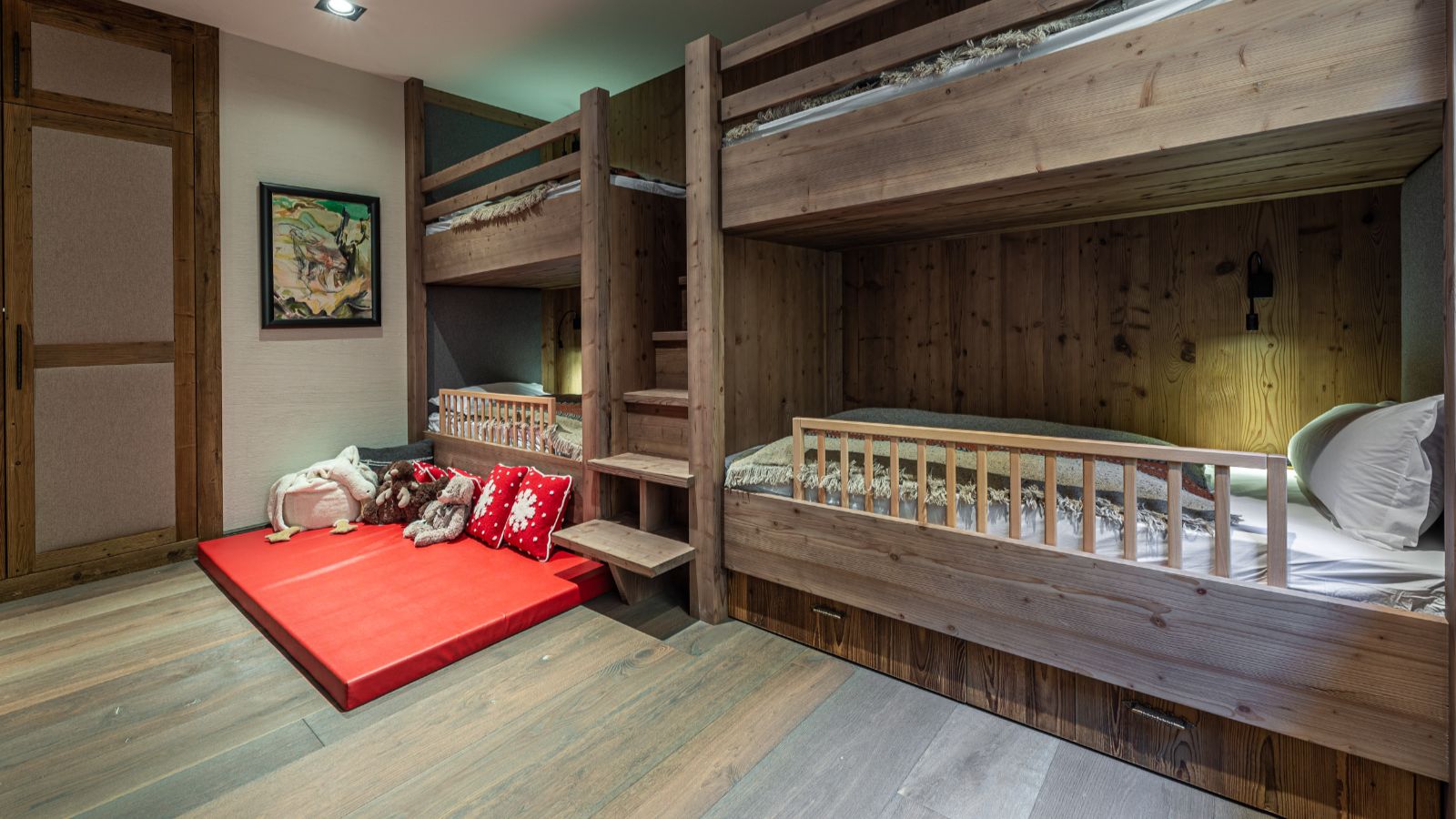 Luxury-Ski-Chalet-Kitzbuhel-Chalet-Schwarzsee-Oxford-Ski-Bunk-Bedroom (14).jpg